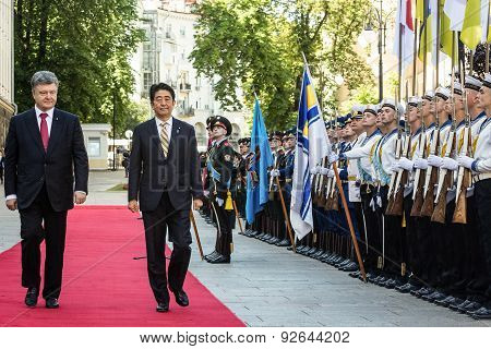 Shinzo Abe And Petro Poroshenko