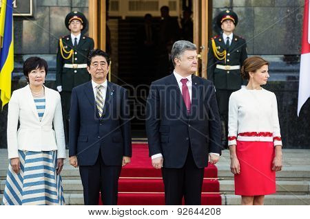 Shinzo Abe And Petro Poroshenko