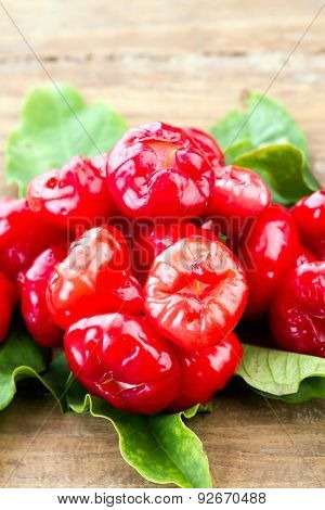 Fresh Vivid Red Rose Apple 'plastic Daenga'