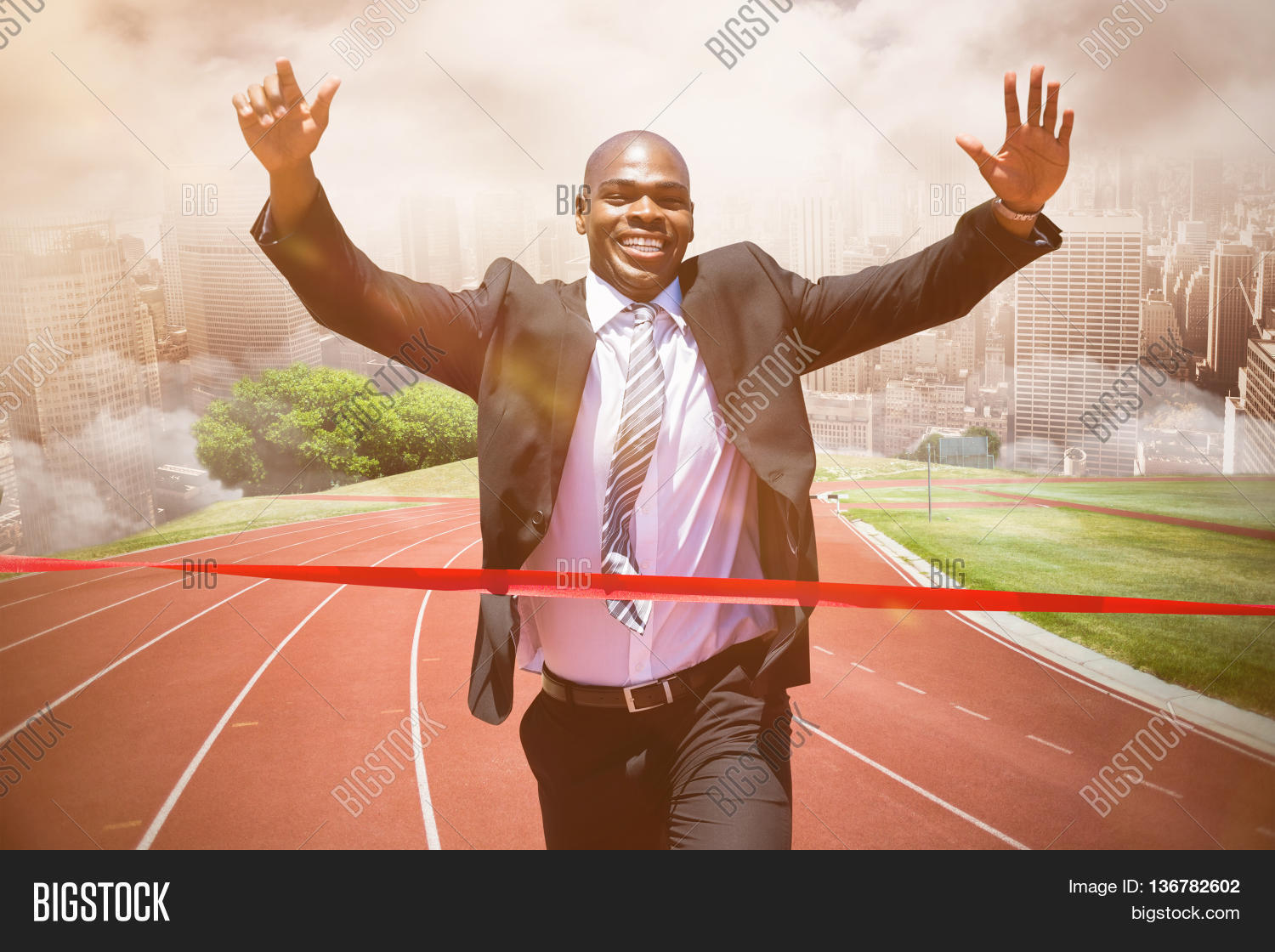 Пересекает финишную ленту. Crossing the finishing line. Финиш. Crossing the finishing line. Crossing the finishing line.