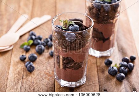 Chocolate pudding parfait mud pie with cookie crumbs and blueberry