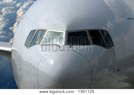 Avião no céu
