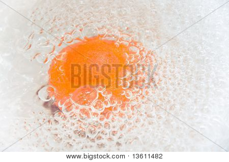 Naranja en agua