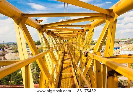 Railway assembly procces with cranes and chains