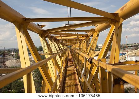 Railway assembly procces with cranes and chains