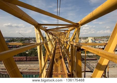 Railway assembly procces with cranes and chains