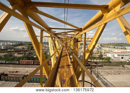 Railway assembly procces with cranes and chains