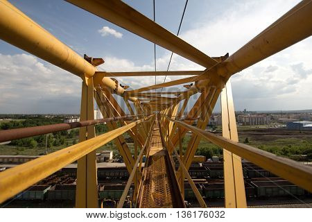 Railway assembly procces with cranes and chains