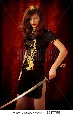 Frau mit Katana