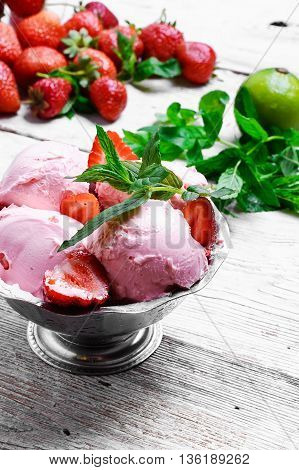 Ice Cream With Strawberries