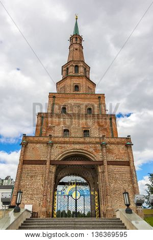 The front view on the Tower Syuyumbike. Kazan Kremlin.