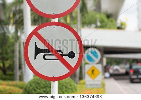 Traffic sign Do not use the horn