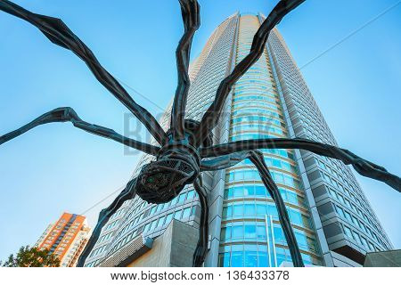 Tokyo, Japan - November 28 2015: Maman - A Spider Sculpture By Louise Bourgeois, Situated At The Bas
