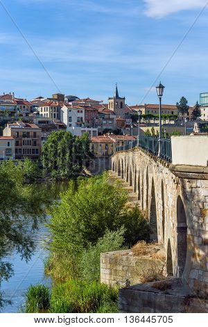 Stone Bridge Over Duero River. Zamora, Castilla Y Leon, Spain.