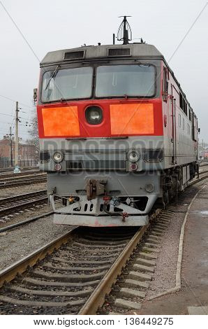 The railroad is a common form of communication.Train-the main form of transport on it.