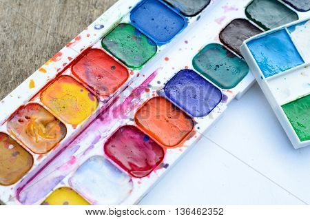 Old and used watercolor paintbox for drawing