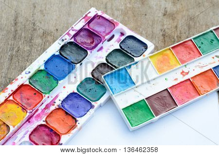 Old and used watercolor paintbox for drawing
