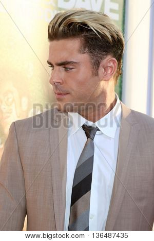 LOS ANGELES - JUN 29:  Zac Efron at the Mike And Dave Need Wedding Dates Premiere at the Cinerama Dome at ArcLight Hollywood on June 29, 2016 in Los Angeles, CA