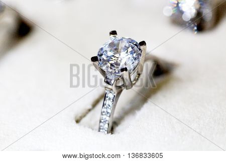 picture of a Fashion jewellery  white gold  ring with zircon