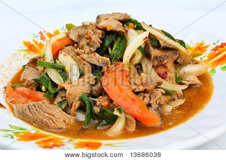 Thai Rindfleisch Salat, Yam Nua, sehr scharf Salat mit kalten, gebratenes Rindfleisch, Zwiebel, Knoblauch, Chili-Schote, Tom