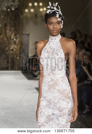 Mira Zwillinger - Bridal Spring/summer 2017 Runway Show
