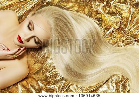 Fashion Model Gold Color Hair Style Woman Long Waving Hairstyle