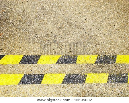 lignes horizontales jaunes et noirs