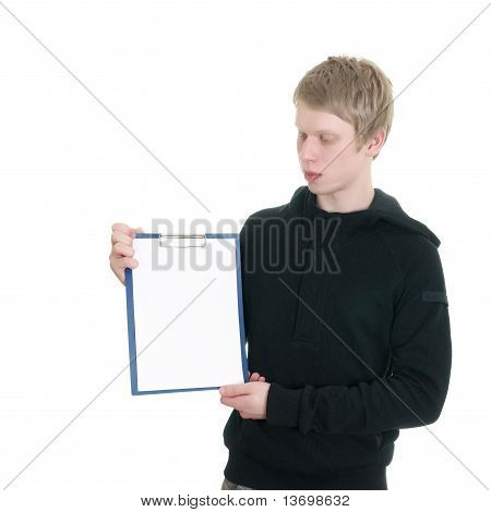 jonge man houdt een Klembord