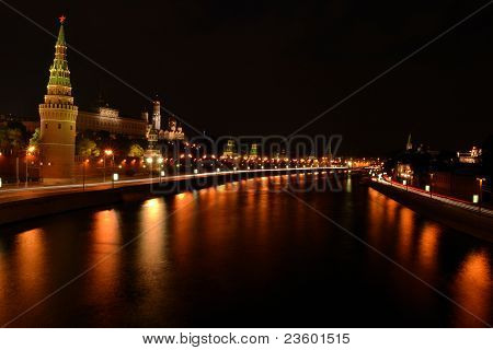 Реки Москвы в ночь