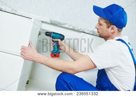 kitchen furniture set assemblage and installation service