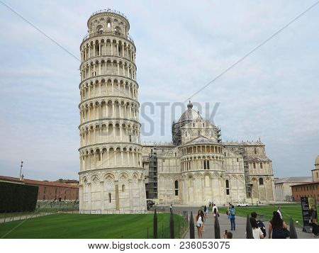 14.06.2017, Pisa, Tuscany, Italy: Leaning Tower Of Pisa Near Cathedral Duomo On Piazza Dei Miracoli