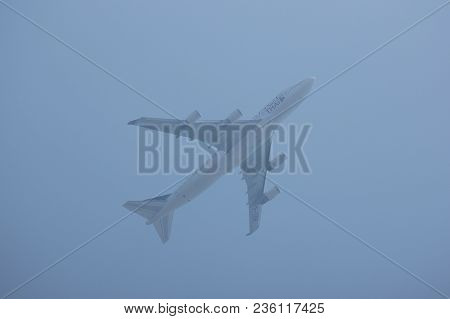 Hs-tgw Boeing 747-400 Of Thaiairway.