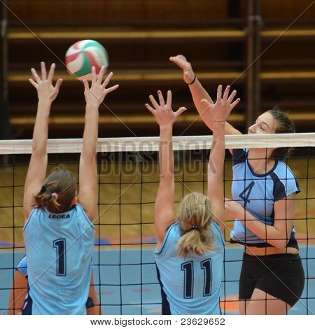 KAPOSVAR, Ungheria - 11 settembre: Petra Horvath (R) in azione presso la donna ungherese NB I. League vo