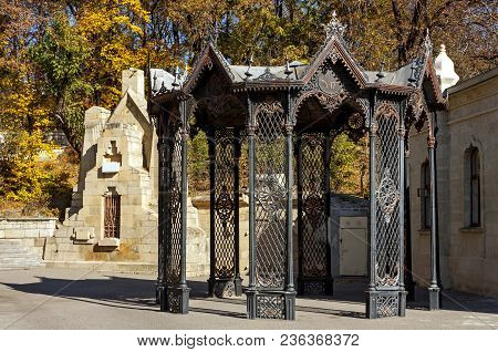 Yessentuki,russia - October 28,2012:ancient Summer Pavilion Of Mineral Water Yessentuki 