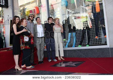 LOS ANGELES - SEP 19: To & et halvt mænd stemmer på Jon Cryer Hollywood Walk of Fame stjerne Ceremony en