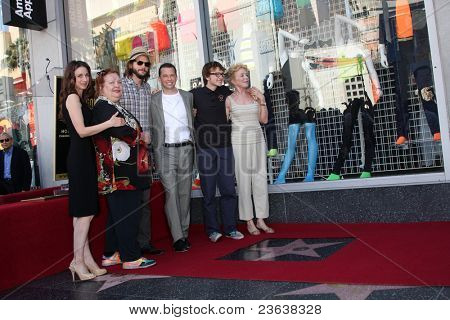 LOS ANGELES - SEP 19: To & et halvt mænd stemmer på Jon Cryer Hollywood Walk of Fame stjerne Ceremony en