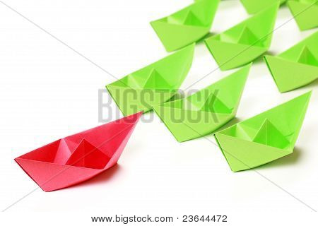 Bateaux en papier couleur