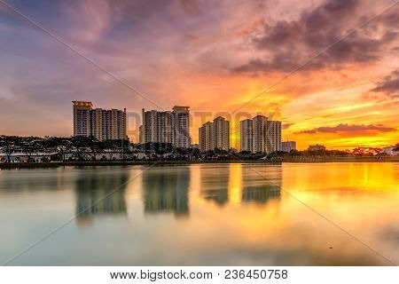 Beautiful Landscape Abstract Citybackground And The Light Of Sun Reflection Building On Water.panora