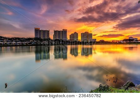 Beautiful Landscape Abstract Citybackground And The Light Of Sun Reflection Building On Water.panora