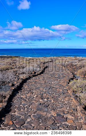 Photo Picture Of A Countryside Desert Dirt Road