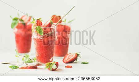 Healthy Low Calorie Summer Treat. Strawberry And Champaigne Granita, Slushie Or Shaved Ice Dessert I