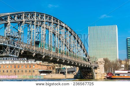 Viaduc D'austerlitz, A Metro Bridge Across The Seine In Paris