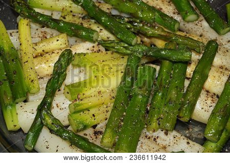 Aspargus Delicious Vegetable - At The End Of March The Season For Asparagus Beginns