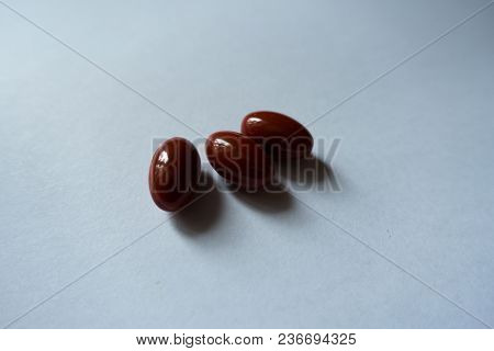 Red Capsules Of Lutein Dietary Supplement (3 Items)