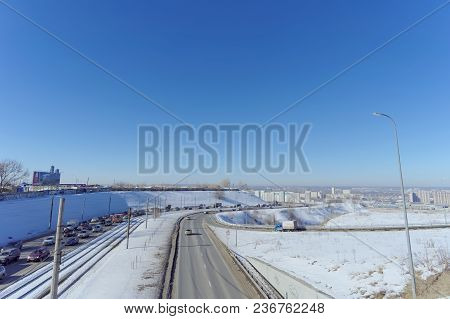 Nizhny Novgorod, Russia. - March 29.2018. View Of The Descent Towards The Oka Bridge . The Photo Is 
