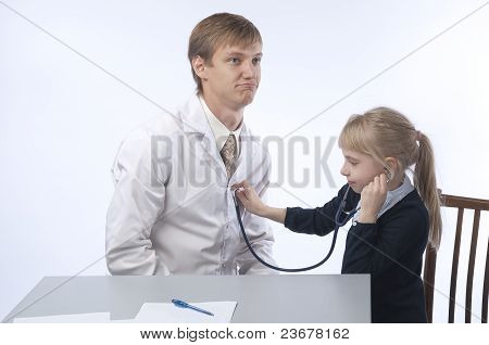 der Doktor und das kleine Mädchen