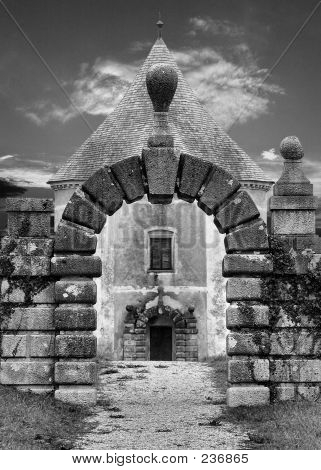 Altes Schloss mit Eingang Bogen