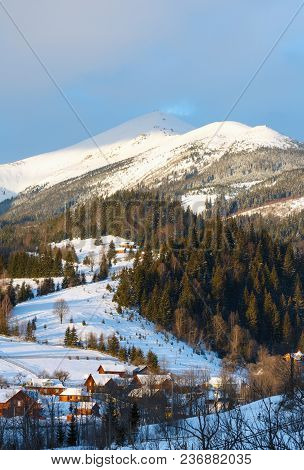 Sunrise Morning Winter Snow Covered Scenery Picturesque Alp Mountain Ridge (ukraine, Carpathian Moun