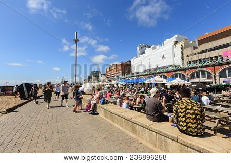 Brighton, United Kingdom - August 1, 2017: Tourists Admire The Amazing View Of English Channel And T