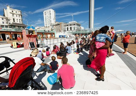 Brighton, United Kingdom - August 1, 2017: People Watching The Performance Of A Puppet Theater On Th